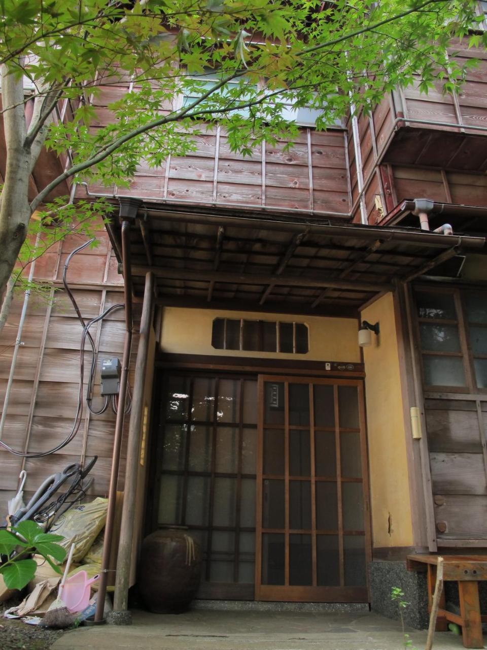 Отель Atami Ikyuan 熱海一休庵 Экстерьер фото