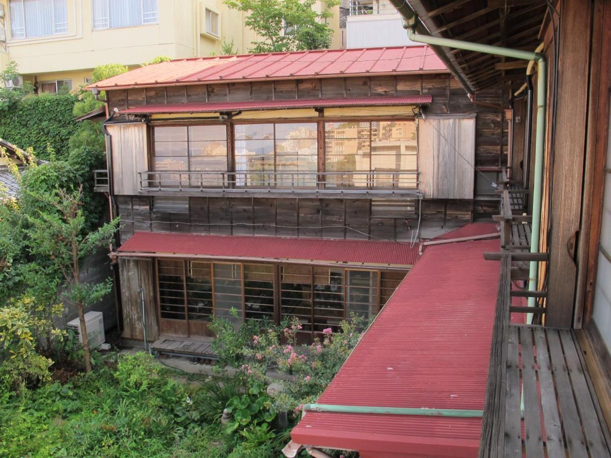 Отель Atami Ikyuan 熱海一休庵 Экстерьер фото